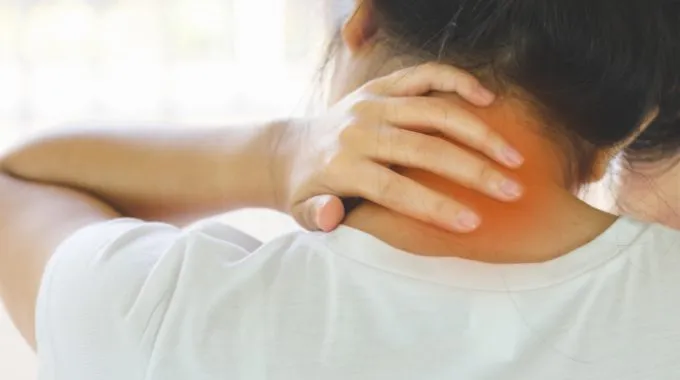 7 Penyebab Sakit Leher yang Sering Diabaikan